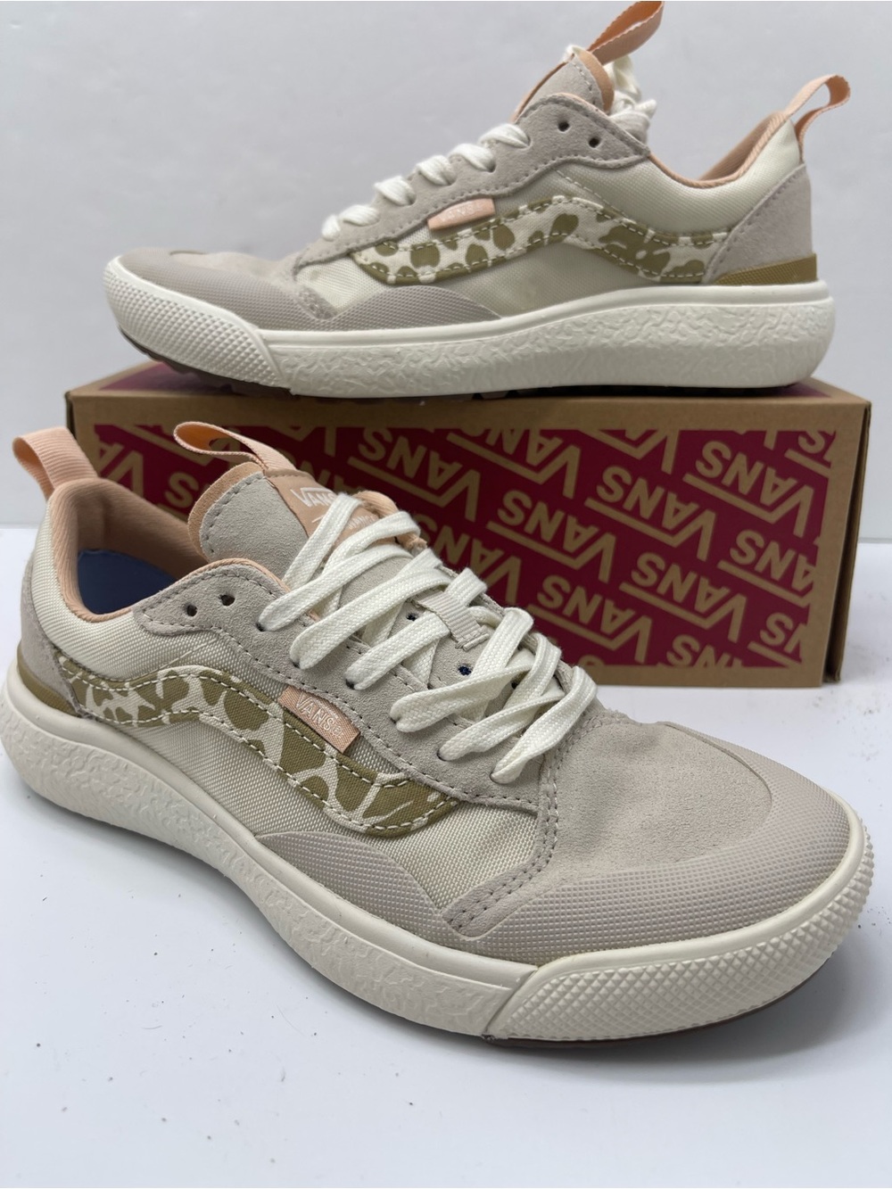 Vans WMNS Ultrarange Exo Se
Groovy Floral Khaki
VN0A4UWMKHK Sneakers - Picture 13 of 16